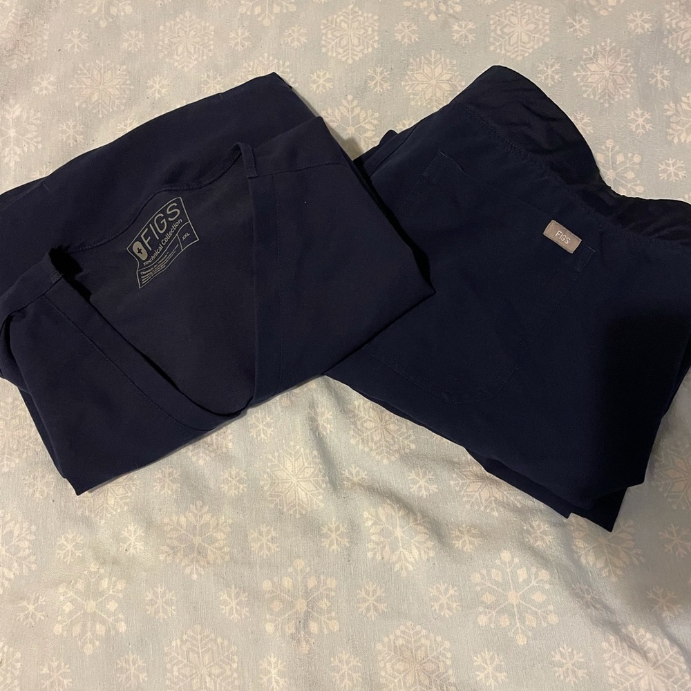 Navy blue FIGS scrub set!